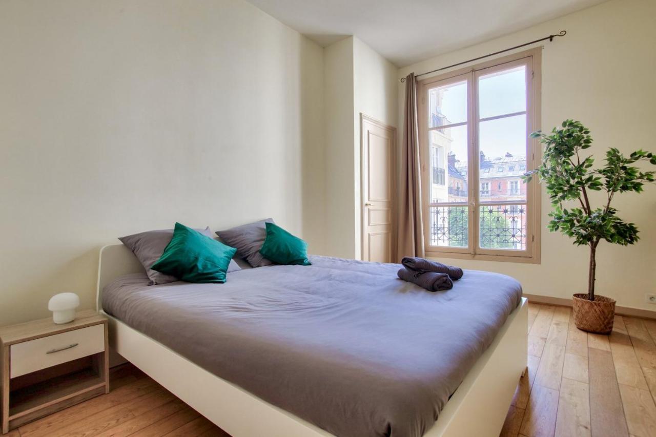 2 Bedrooms Tour Eiffel Rapp Paryż Zewnętrze zdjęcie